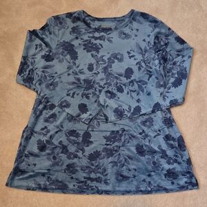 D&co Comfort Zone Navy Floral Top